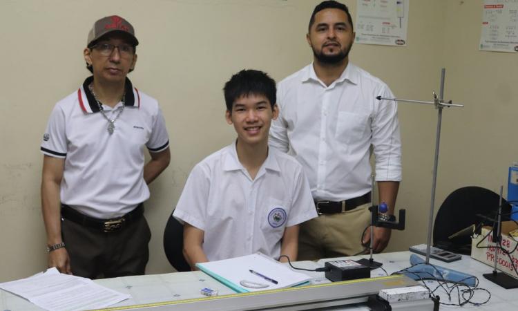 UNACHI apoya a representante de Chiriquí en la Olimpiada Nacional de Física 2024