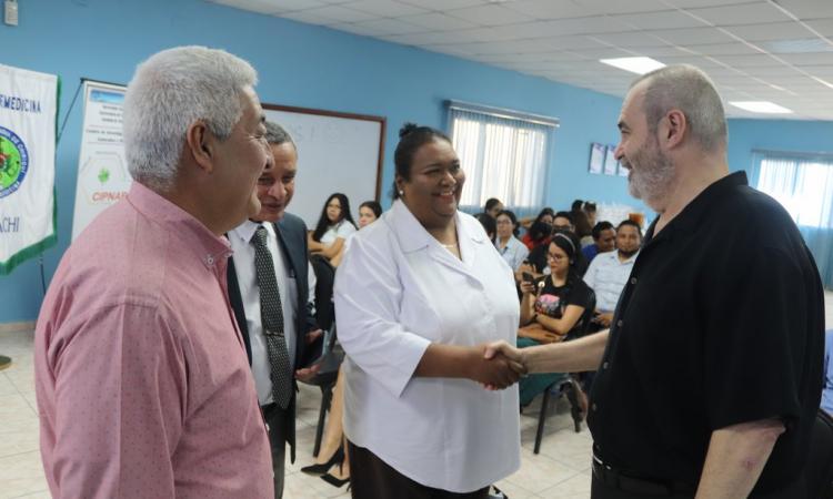 Doctor Jorge Manzanares realizó conferencias a Estudiantes de la UNACHI.