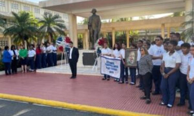 Liceo Experimental UASD rinde homenaje al patricio Juan Pablo Duarte