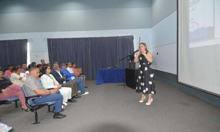UASD organiza taller sobre microrrelatos