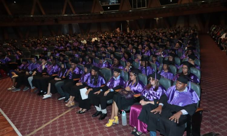 UASD gradúa 369 jóvenes en diferentes cursos de idiomas