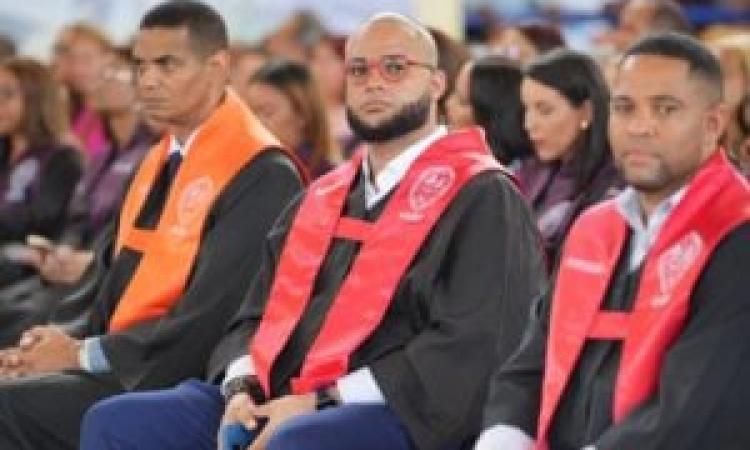 En graduación regional Este, rector de la UASD solicita al presidente continuar con su apoyo