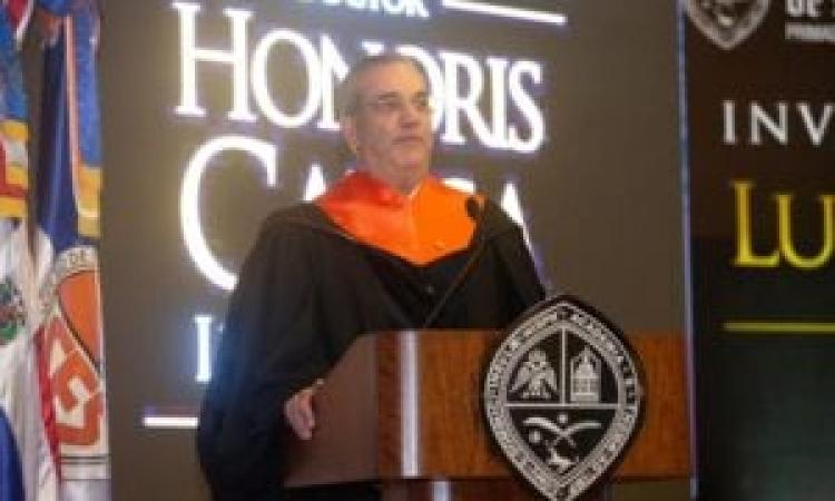 La UASD otorga título Doctor Honoris Causa al Presidente Luis Abinader