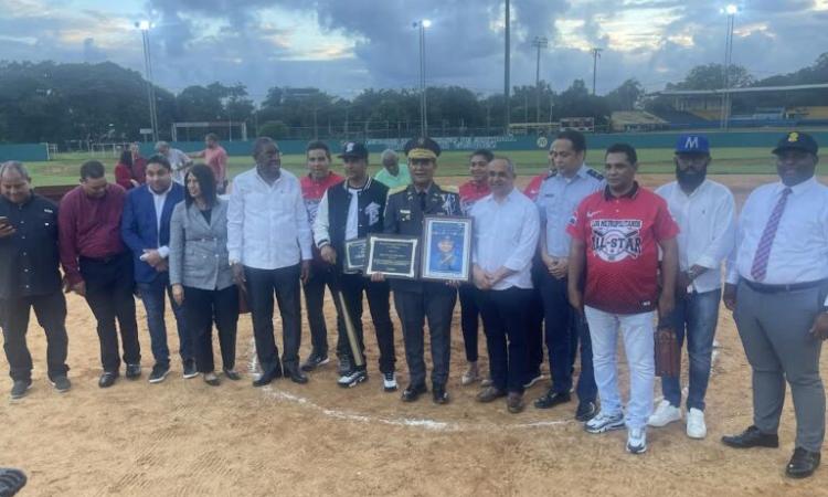 Inauguran torneo Interinstitucional de Softbol NAVI-UASD