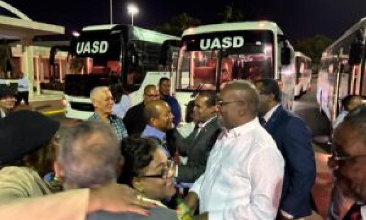 UASD incorpora tres modernos autobuses para los viajes a los recintos, centros y subcentros