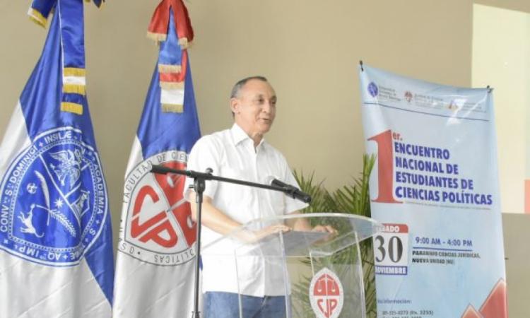 Panelista habla sobre peligro corre democracia en República Dominicana