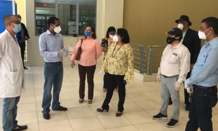 Rectora UASD entrega túneles de desinfección a representantes de Recintos, Centros y Subcentros Universitarios