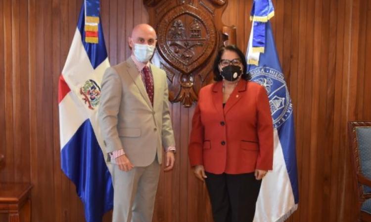 Rectora UASD recibe visita del embajador de España