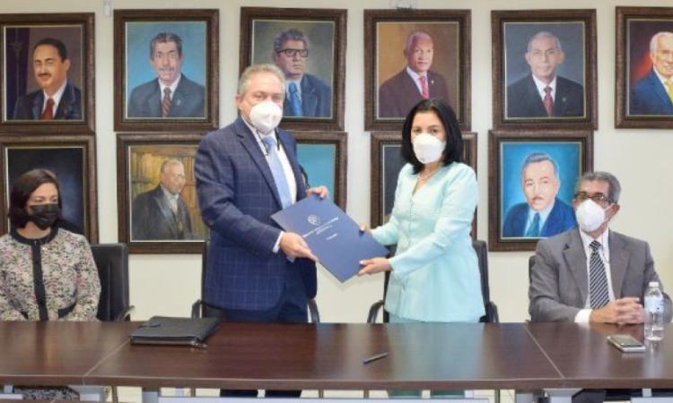 UASD y Farmacia Los Hidalgos firman acuerdo de cooperación 