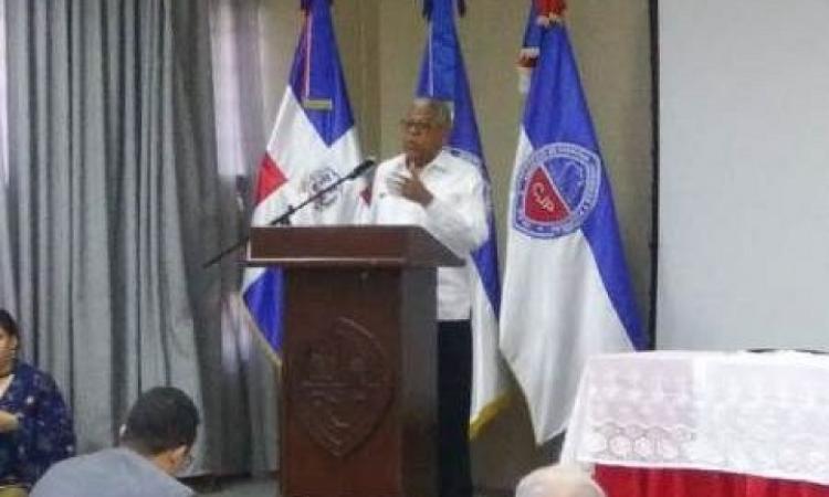 Diplomático Rubén Silié diserta en la UASD sobre procesos migratorios en el Caribe