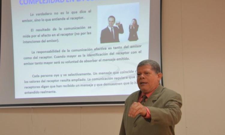 UASD imparte curso taller sobre Comunicación Efectiva a su personal de Transportación