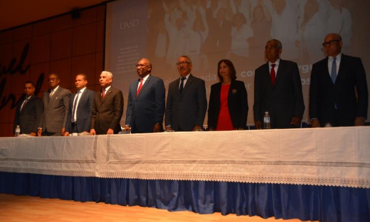 UASD inicia jornada de inducción a nuevos funcionarios y firma el libro Código de Ética