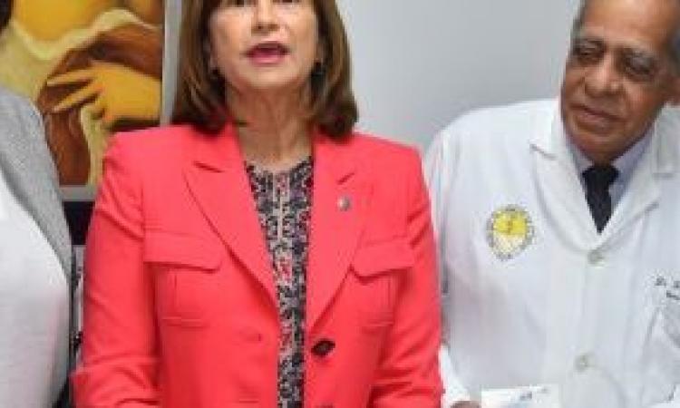 Vicerrectora Rosalía Sosa encabeza entrega insumos en pos de mejorar calidad de servicios en dependencias de la UASD