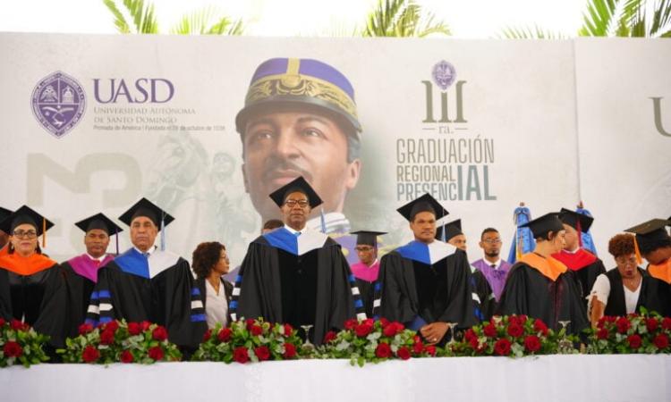 UASD inviste a 1,358 profesionales de Grado y Postgrado en la Región Este del país