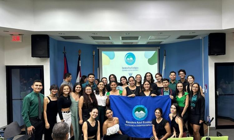 La Sede de Guanacaste recibió la Bandera Azul