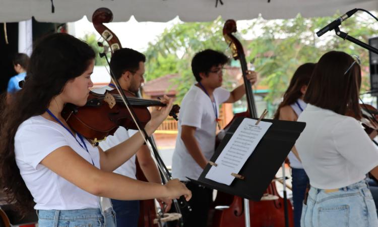 La UCR ofrece formación musical a cientos de niñas, niños y jóvenes