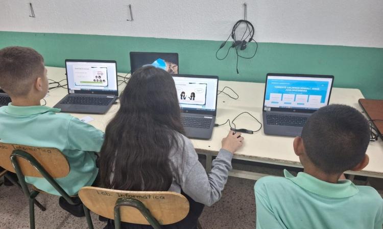 La UCR aplicará gratuitamente pruebas de monitoreo de idiomas a 25 000 escolares y colegiales de todo el país