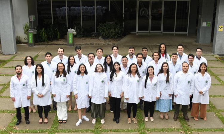 Estudiantes de la UCR se distinguen con el primer lugar en el examen médico nacional