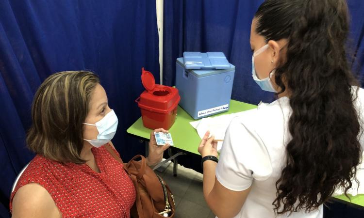La Universidad de Costa Rica requerira a las personas funcionarias de manera obligatoria la vacunación contra el Covid-19