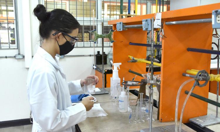 La Escuela de Química abrirá talleres de nivelación de laboratorios durante el mes de febrero
