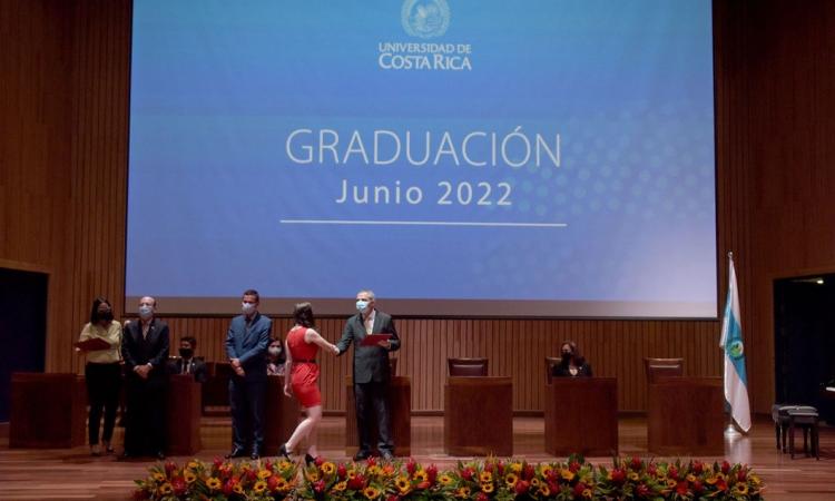 La UCR Le Entrega Al País 812 Nuevos Profesionales