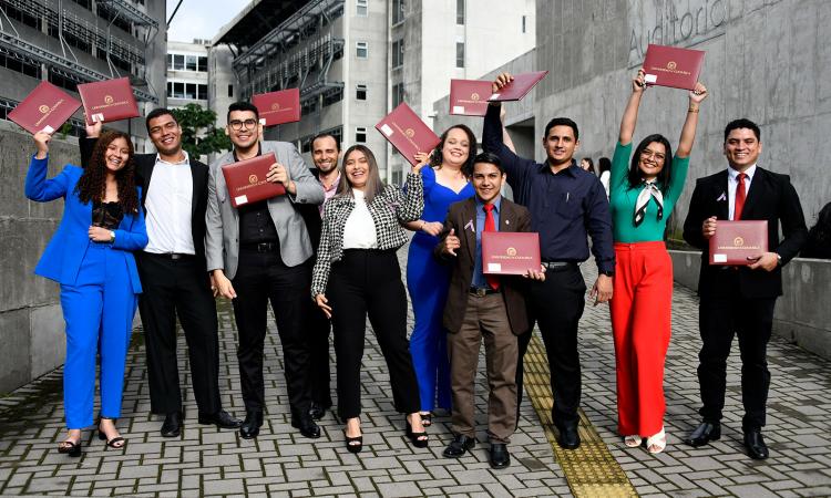 Más de mil profesionales se gradúan de la Universidad de Costa Rica