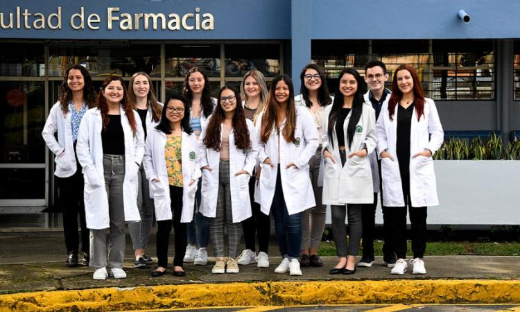Estudiantes de Farmacia destacan con la promoción total en la prueba de internado clínico