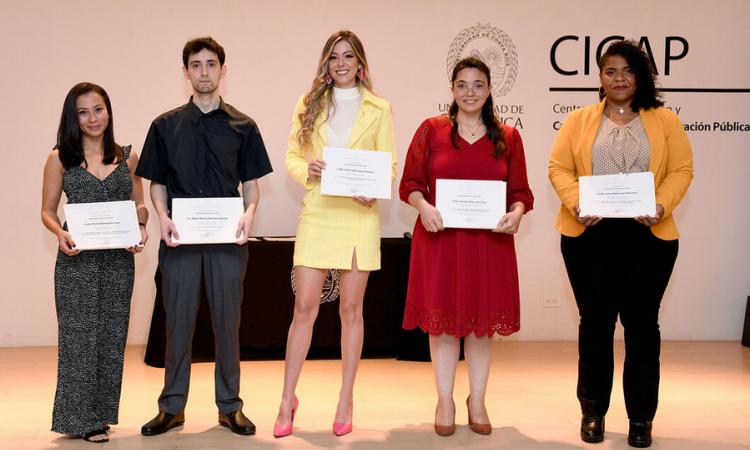 Premio Fernando Soto Harrison 2022: reconocimiento a estudiantes humanistas