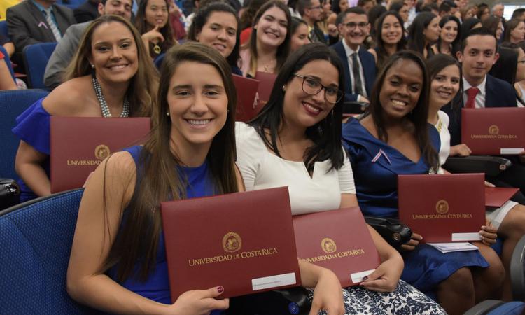 Casi 500 nuevos graduados aporta la UCR a la sociedad costarricense