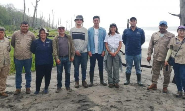 LABTOX-UES y ASA realizan viaje de reconocimiento en Bahía de Jiquilisco