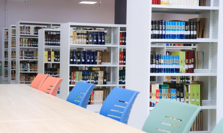 Instalan dos bibliotecas digitales con estantería abierta en las facultades Multidisciplinaria Paracentral y de Jurisprudencia y Ciencias Sociales