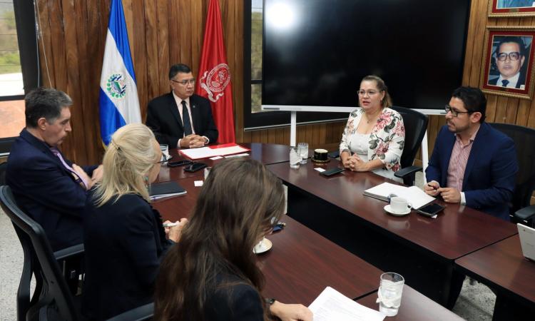 UES y Embajada de Francia fortalecen cooperación en educación, ciencia y cultura