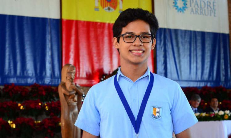 Salvadoreño gana oro en olimpiada de Biología