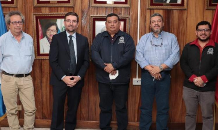 UES busca establecer nuevos proyectos con apoyo de la Embajada de Italia en El Salvador    