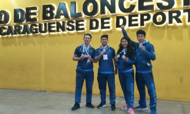 Estudiantes de la UES ganan seis medallas en torneo regional de karate