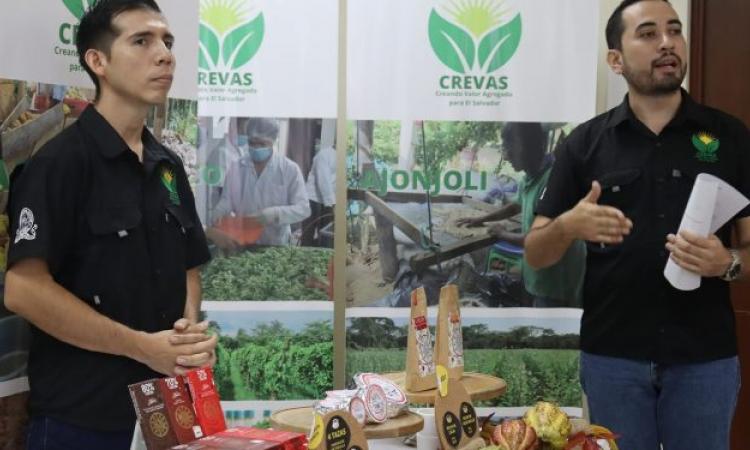 Facultad de Ciencias Agronómicas continúa formación de productores y agricultores sobre procesamiento del grano de cacao