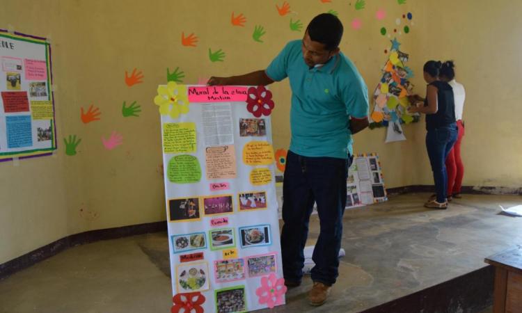 Estudiantes de ciencias de la educación realizan feria intercultural comunitaria en Bilwi