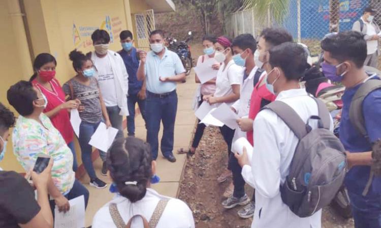 Estudiantes de Medicina Veterinaria apoyan Jornada de Vacunación Canina en Siuna