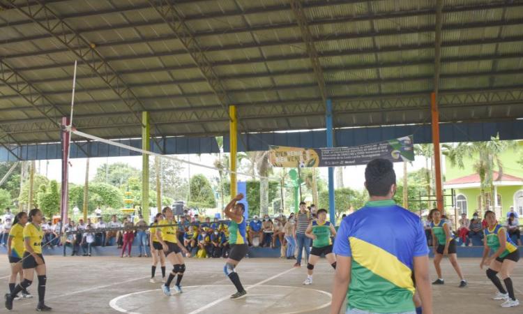 Arranca encuentro deportivo con un duelo entre los equipos de volleyball femenino