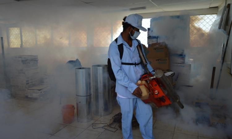 Realizan jornada de fumigación en URACCAN recinto Bilwi