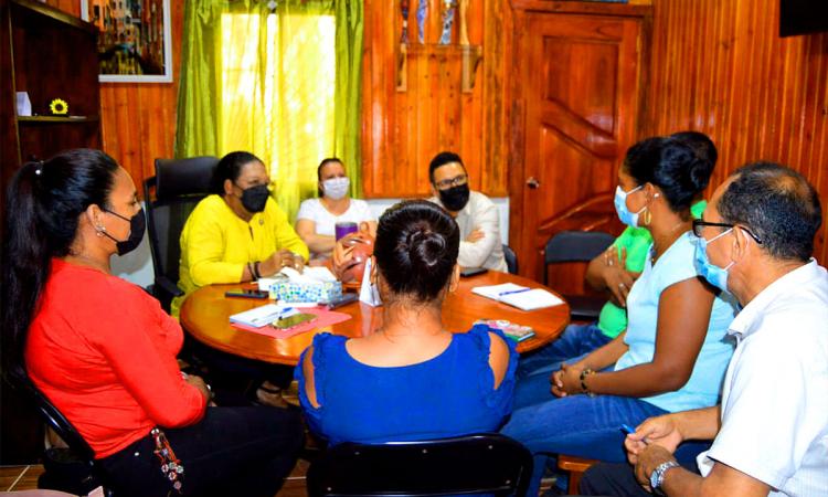 Rectora de URACCAN sostiene encuentro de concertación con Gremio Administrativo y Docente de Bilwi