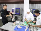  Estudiantes de la FCA se preparan para competencia de cocina
