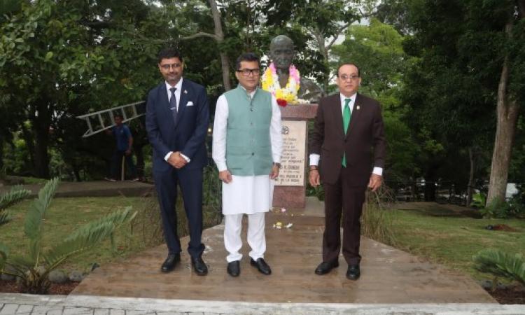 Ceremonia en Honor a Mahatma Gandhi en la Universidad de Panamá