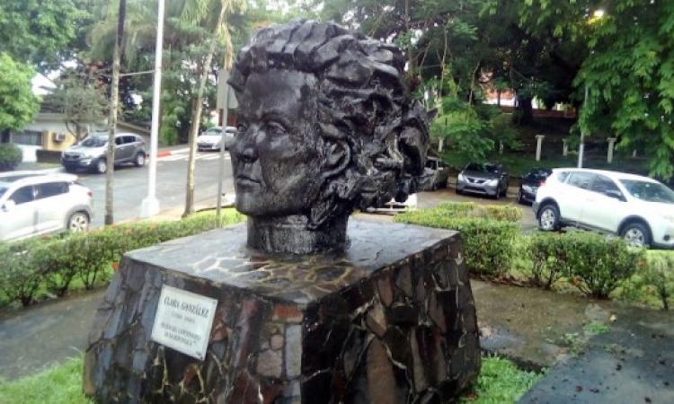 Conmemoración del Natalicio de Clara González