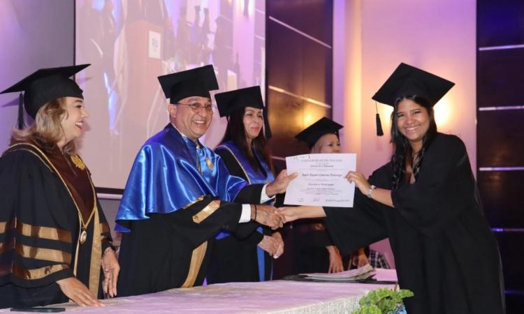 Trescientos cincuenta y dos educadores se gradúan de la Universidad de Panamá