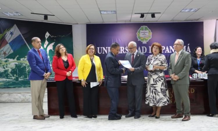 Reconocimiento al personal administrativo de la Universidad de Panamá por su dedicación y compromiso