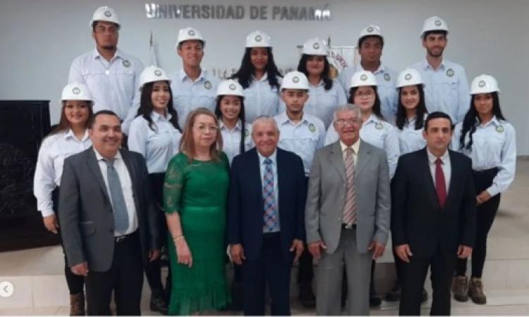 Ceremonia de Imposición de Cascos en la Facultad de Administración de Empresas