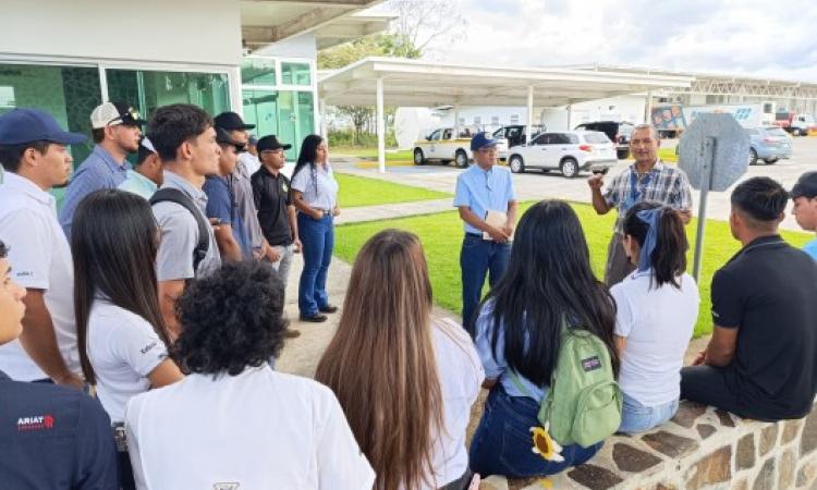 Estudiantes fortalecen sus competencias en manejo post-cosecha durante visita académica 