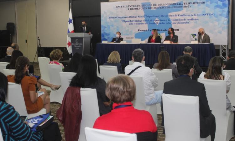 La EI-DISTREC realiza congreso en diálogo social, tripartismo y resolución de conflictos  