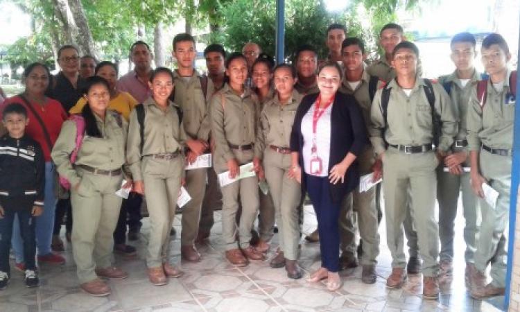Estudiantes del colegio secundario de Calobre de Veraguas, visitan las instalaciones de la FCA